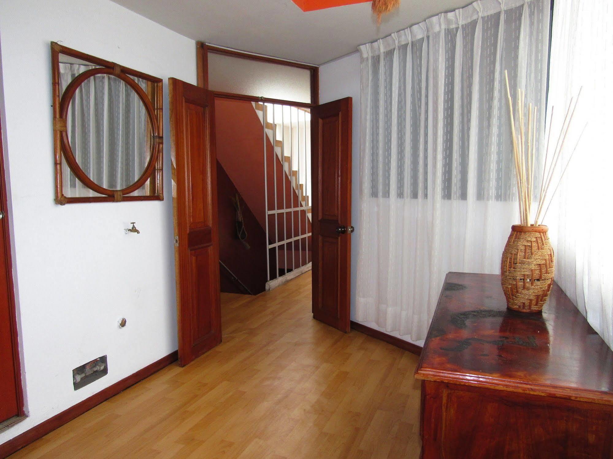 Limper B&B - Airport Кальяо Экстерьер фото